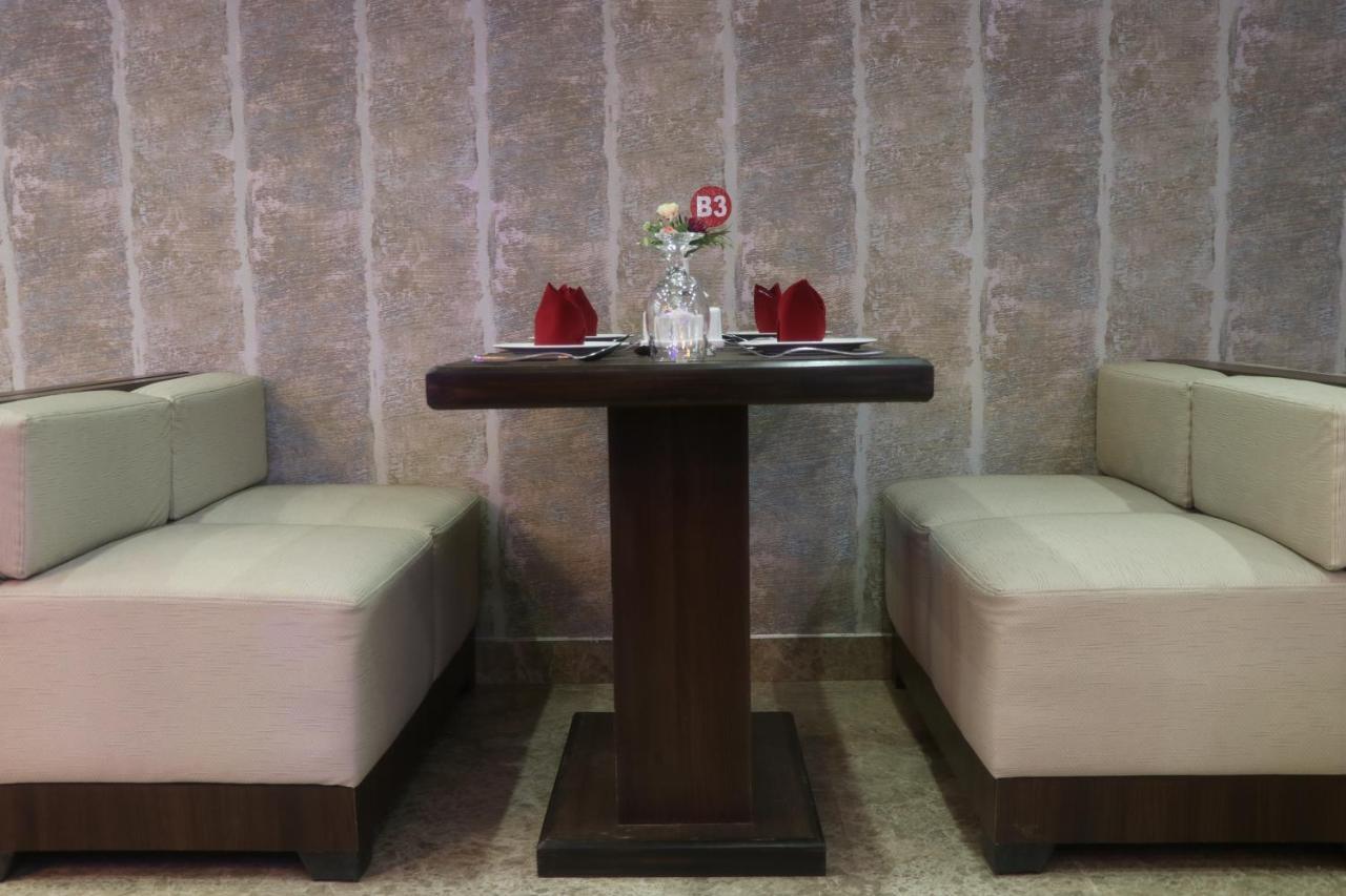 Marinha Airport Hotel カトマンズ エクステリア 写真