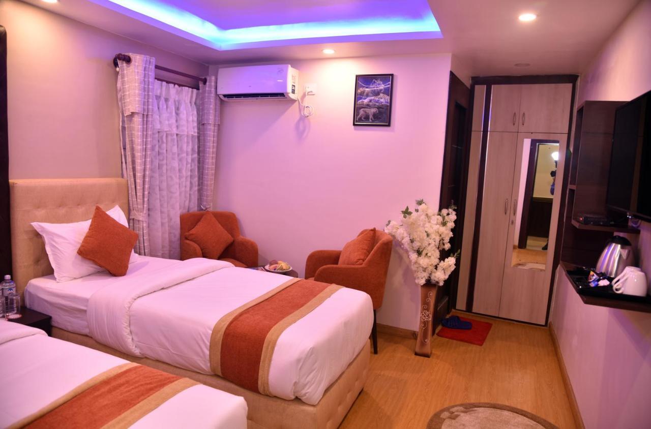 Marinha Airport Hotel カトマンズ エクステリア 写真