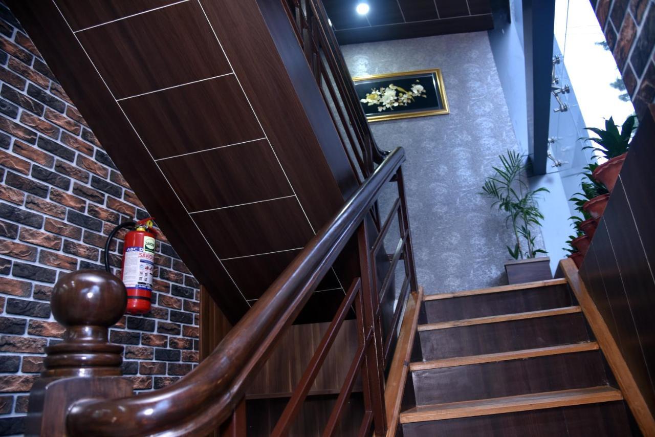 Marinha Airport Hotel カトマンズ エクステリア 写真
